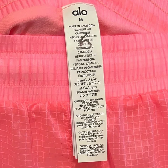 Alo Yoga Game Time Shorts Neon Bubblegum Pink Sz M - Picture 12 of 12